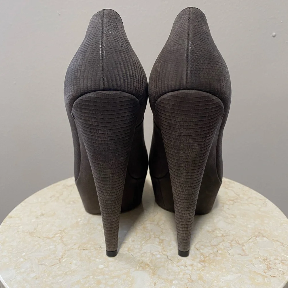 Yves Saint Laurent Aliama Lizard Embossed Platform Pumps Size 37.5